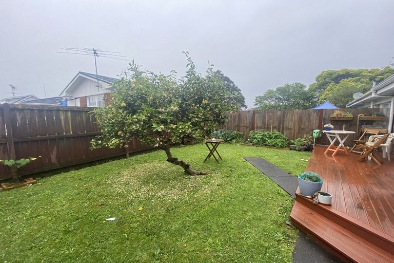 Photo of property in 1/4 Norman Spencer Drive, Papatoetoe, Auckland, 2104