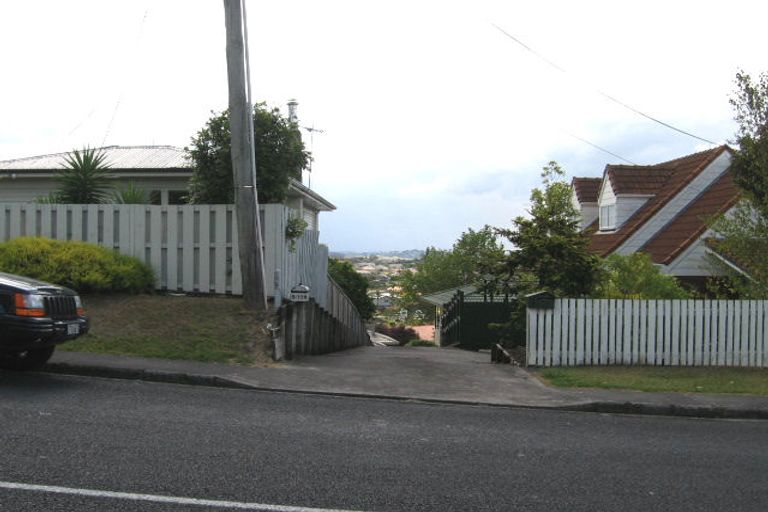 Photo of property in 1/150 Luckens Road, West Harbour, Auckland, 0618