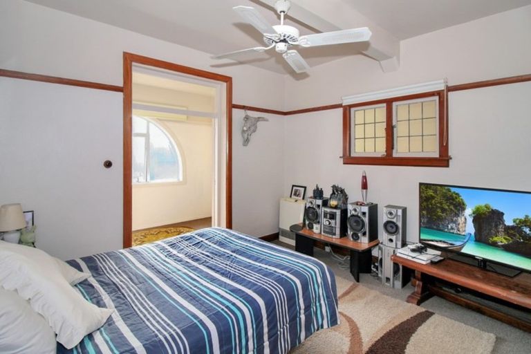 Photo of property in Devonport Apartments, 5/127 Saint Aubyn Street, New Plymouth, 4310