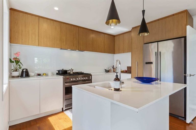 Photo of property in 4 Longfellow Parade, Glen Eden, Auckland, 0604