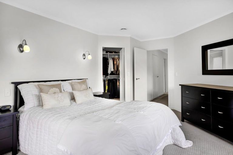 Photo of property in 3b Larsen Place, Merrilands, New Plymouth, 4312