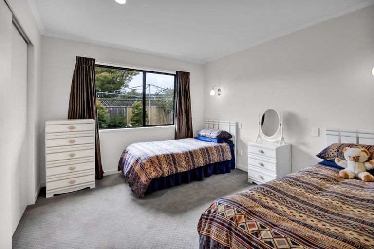 Photo of property in 3b Larsen Place, Merrilands, New Plymouth, 4312
