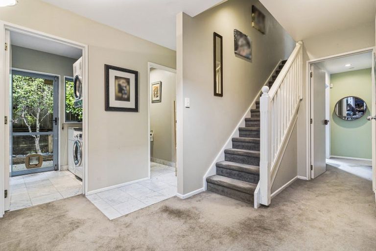 Photo of property in 10 St Lucia Place, Unsworth Heights, Auckland, 0632