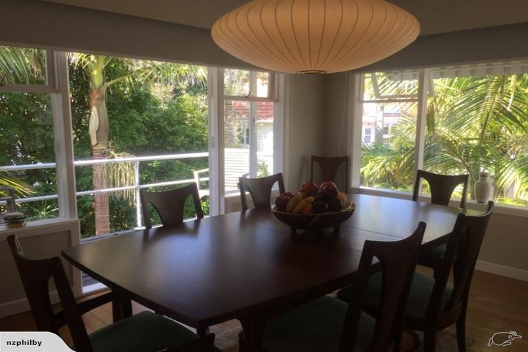Photo of property in 1/1 Sylvan Park Avenue, Milford, Auckland, 0620