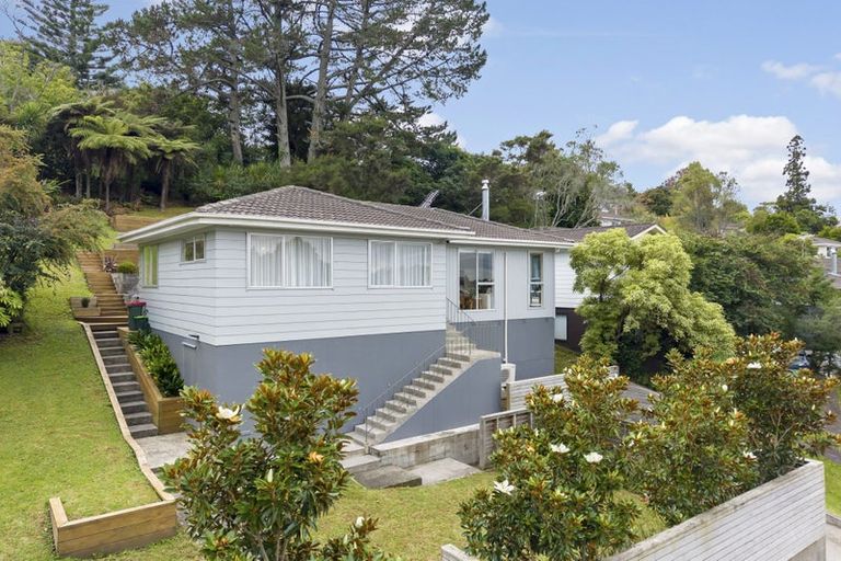 Photo of property in 35 Finn Place, Totara Vale, Auckland, 0629