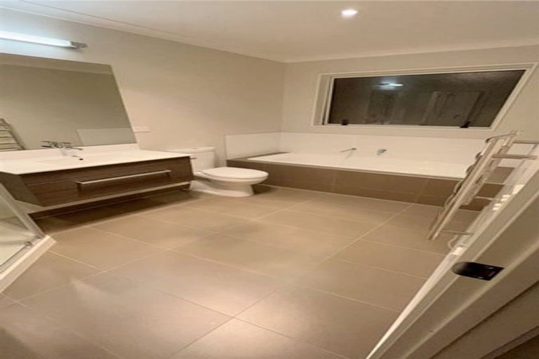 Photo of property in 10 Vincent Lane, Hobsonville, Auckland, 0616