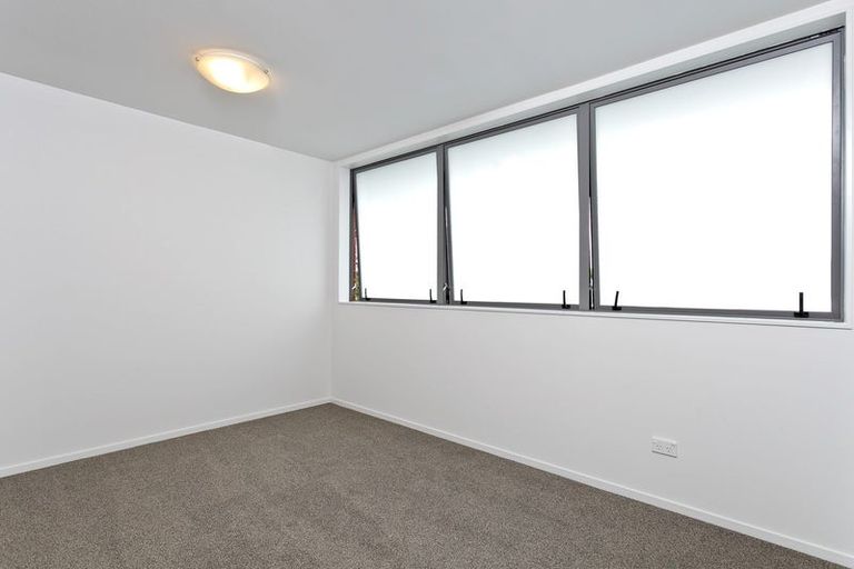 Photo of property in 8/26 Railway Street West, Papakura, 2110