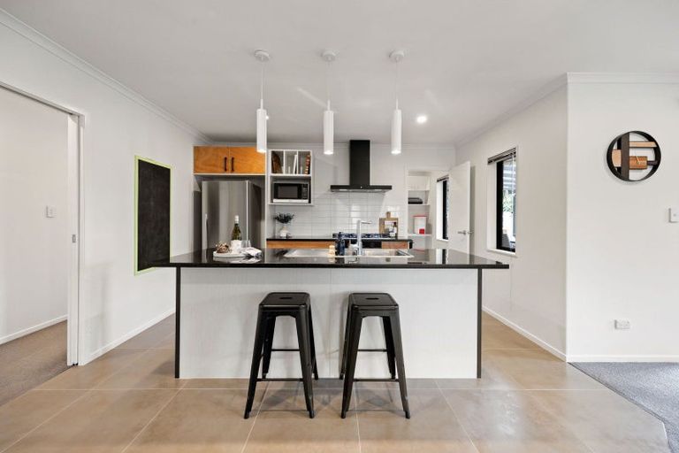 Photo of property in 33 Whitney Place, Rototuna North, Hamilton, 3210