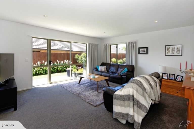 Photo of property in 4 Gwen Place, Redwood, Christchurch, 8051