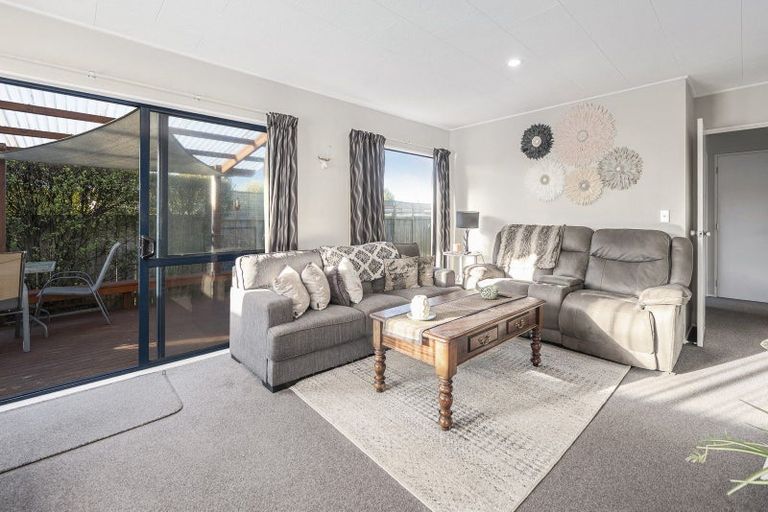 Photo of property in 2a Cochrane Street, Fairy Springs, Rotorua, 3015