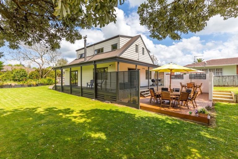 Photo of property in 4 Valley Road, Waiuku, 2123