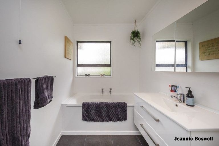 Photo of property in 41 Dalfield Place, Highbury, Palmerston North, 4412