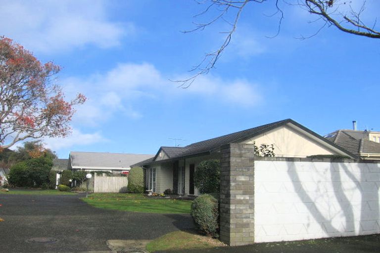 Photo of property in 5/169 Whites Line East, Waiwhetu, Lower Hutt, 5010