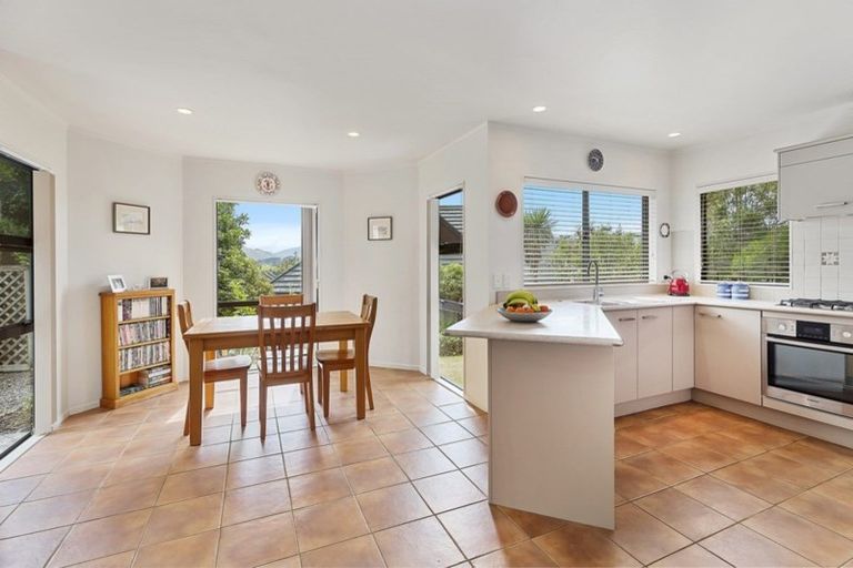 Photo of property in 13 Lanyon Place, Whitby, Porirua, 5024