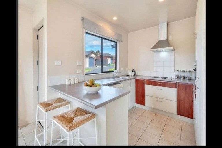 Photo of property in 30 Zefiro Drive, Massey, Auckland, 0614