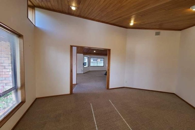 Photo of property in 8 Argyle Place, Highlands Park, New Plymouth, 4312