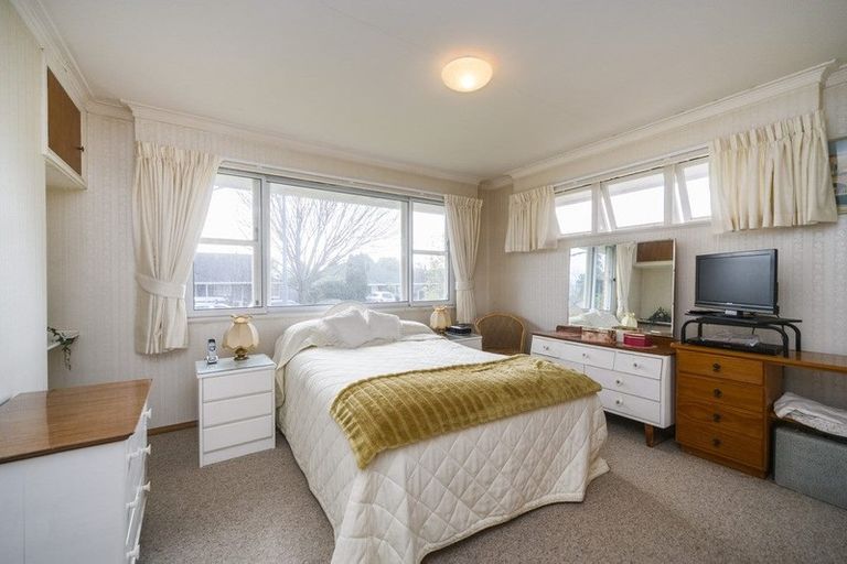 Photo of property in 6 Churchill Avenue, Hokowhitu, Palmerston North, 4410