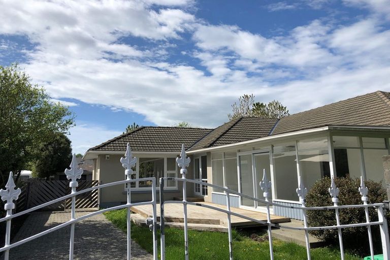Photo of property in 27 Middlepark Road, Sockburn, Christchurch, 8042