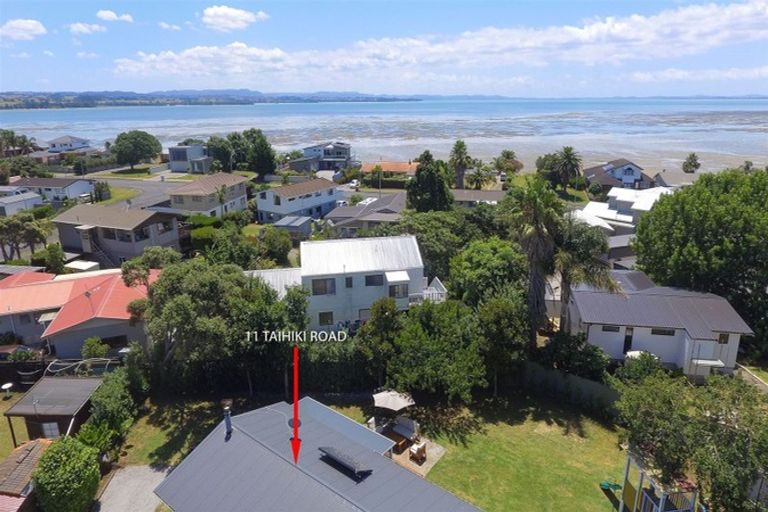 Photo of property in 11 Taihiki Road, Clarks Beach, 2122