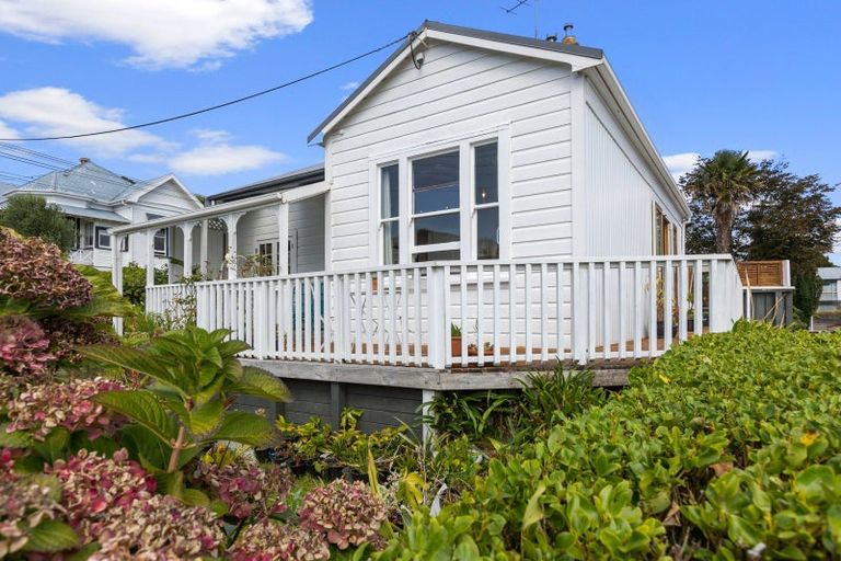 Photo of property in 54 Belt Road, New Plymouth, 4310
