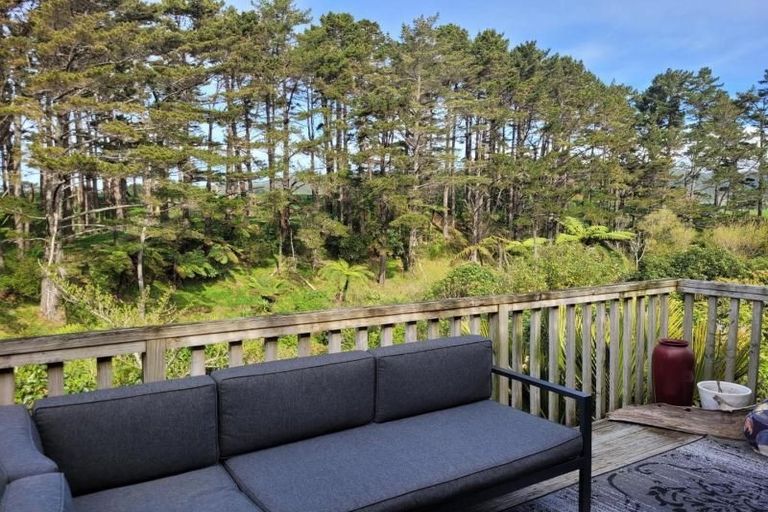 Photo of property in 15 Linda Street, Oakura, 4314