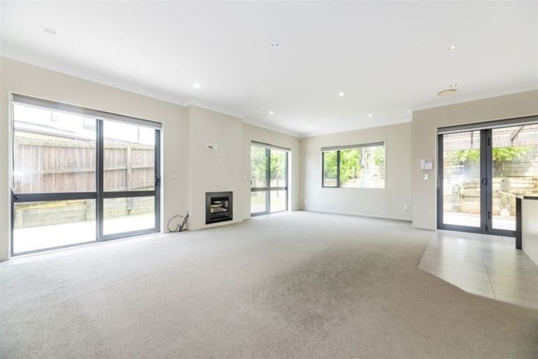 Photo of property in 23 Midhurst Avenue, Henderson, Auckland, 0612