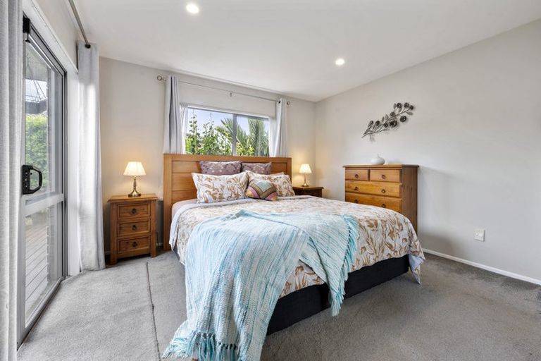 Photo of property in 20 Hocken Place, Mangere Bridge, Auckland, 2022