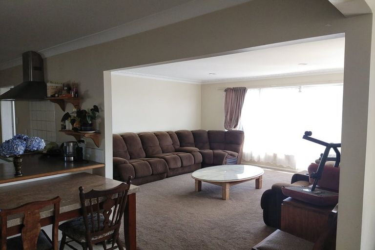 Photo of property in 79 Tirimoana Road, Te Atatu South, Auckland, 0602