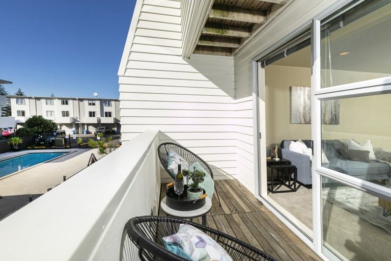 Photo of property in 8/3 Riverside Road, Orewa, 0931