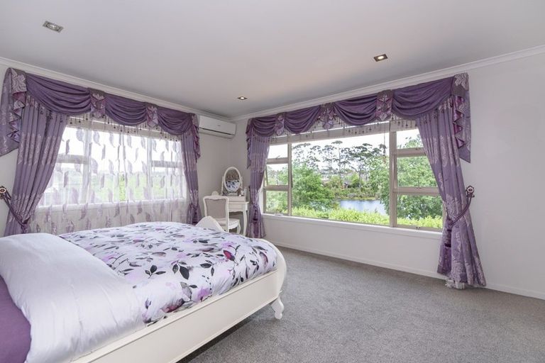 Photo of property in 1 Stow Place, Henderson, Auckland, 0612