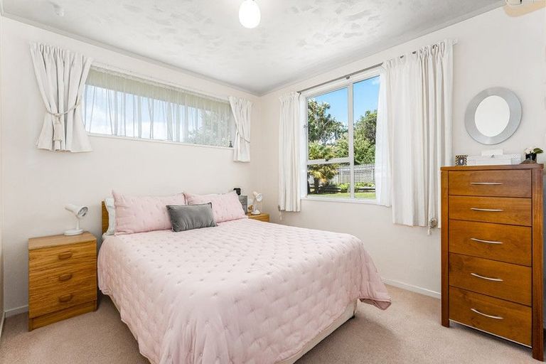 Photo of property in 16 Hicks Close, Whitby, Porirua, 5024