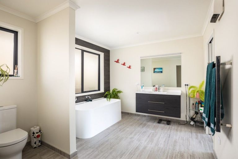 Photo of property in 12 Rehua Place, Waiwhakaiho, New Plymouth, 4312