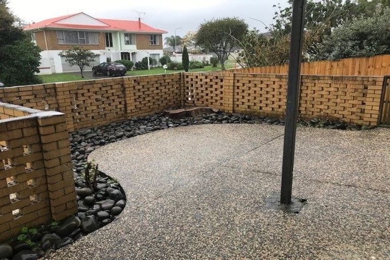 Photo of property in 12a Prince Regent Drive, Half Moon Bay, Auckland, 2012