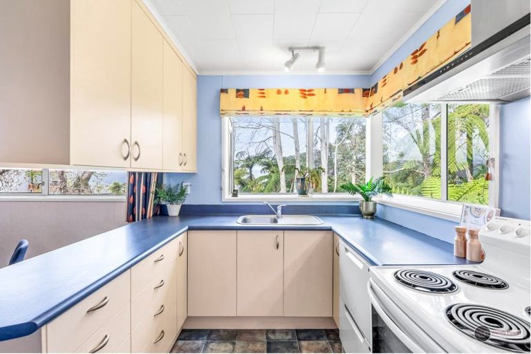 Photo of property in 107 Tirohanga Road, Tirohanga, Lower Hutt, 5010