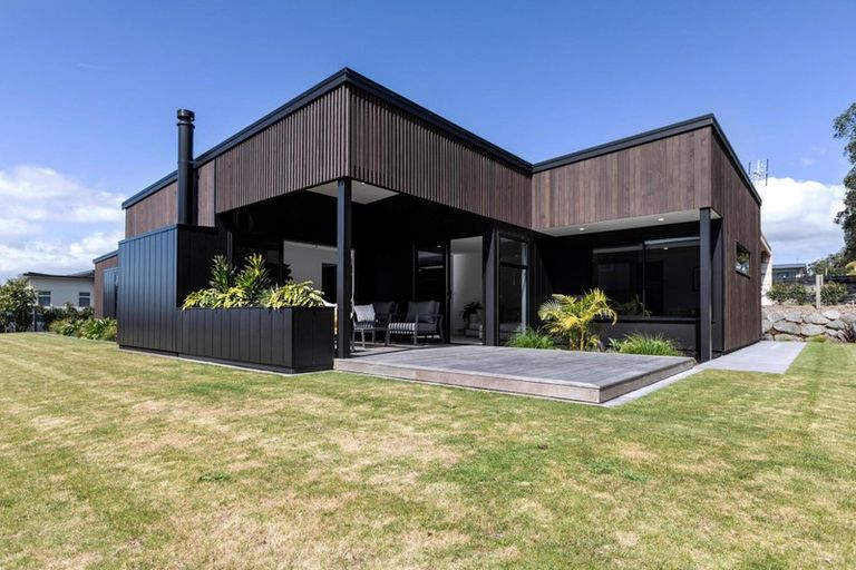 Photo of property in 25 Kotare Drive, Waiwhakaiho, New Plymouth, 4312