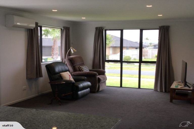 Photo of property in 12 O'farrell Drive, One Tree Point, 0118