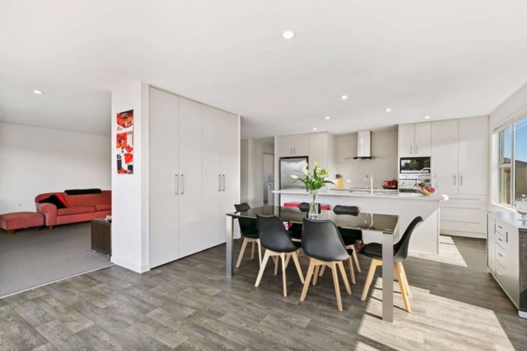 Photo of property in 15 Coutts Street, Papamoa Beach, Papamoa, 3118