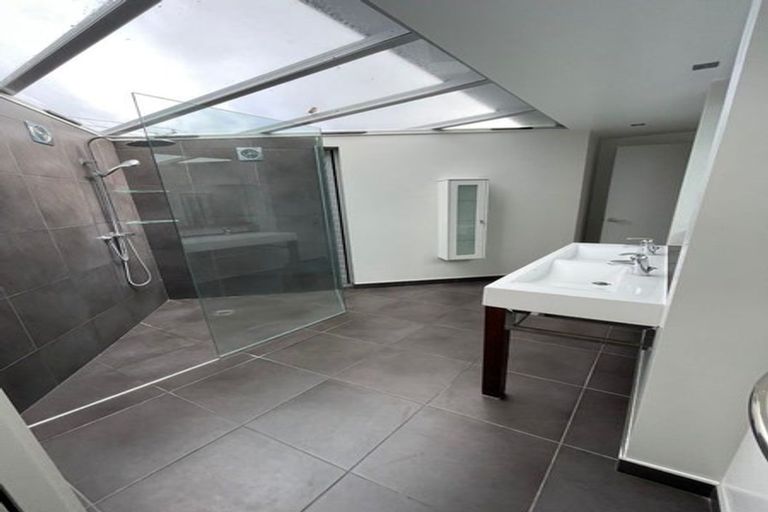 Photo of property in 1007 Beach Road, Torbay, Auckland, 0630