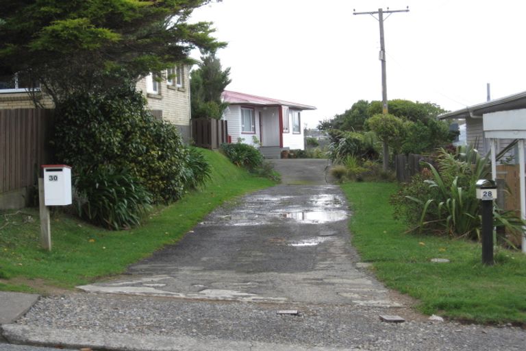 Photo of property in 28 Cotswold Crescent, Newlands, Wellington, 6037