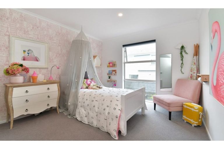 Photo of property in 2 Couldrey Crescent, Red Beach, 0932