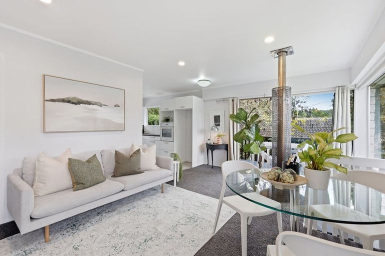 Photo of property in 2/12 Mahuta Grove, Northcote, Auckland, 0627