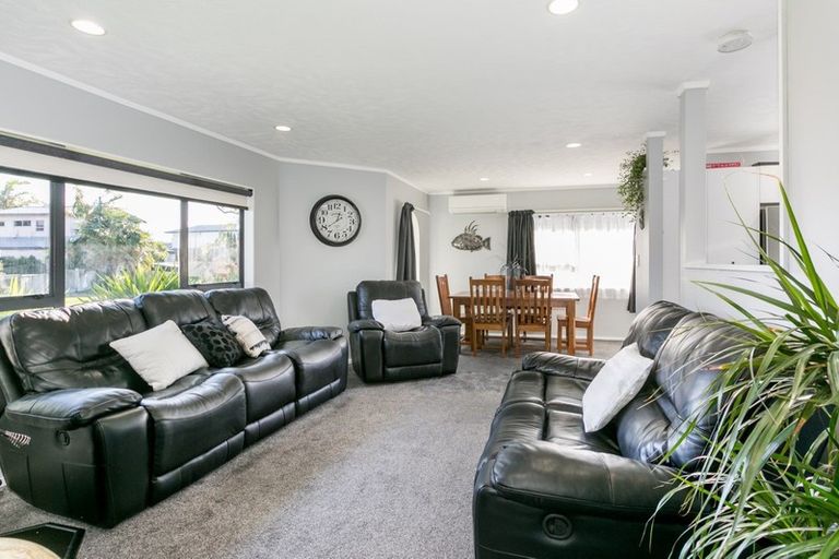 Photo of property in 17 Bucksburn Place, Greenmeadows, Napier, 4112