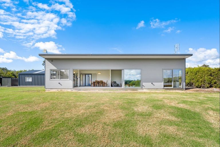Photo of property in 4 Hanham Road, Kumeu, 0891