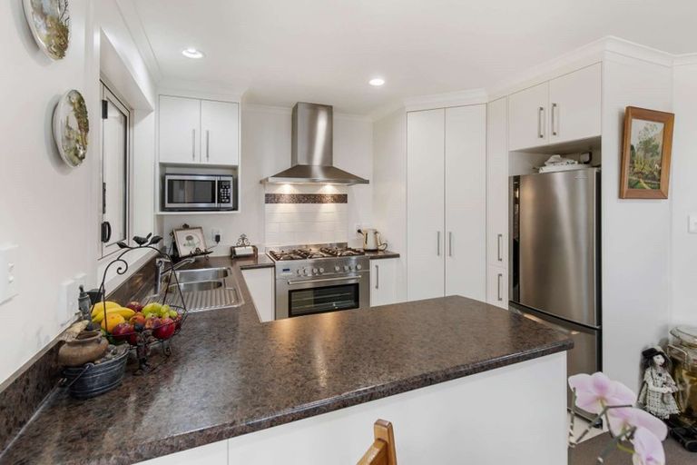 Photo of property in 98 Rosalie Terrace, Kelvin Grove, Palmerston North, 4414