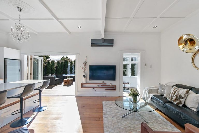 Photo of property in 61 Mount Smart Road, Onehunga, Auckland, 1061