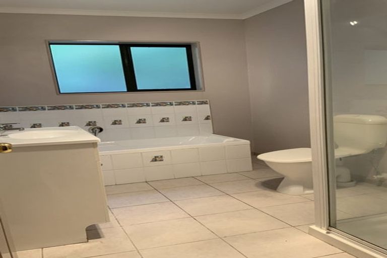 Photo of property in 5a Christina Avenue, Te Atatu South, Auckland, 0602