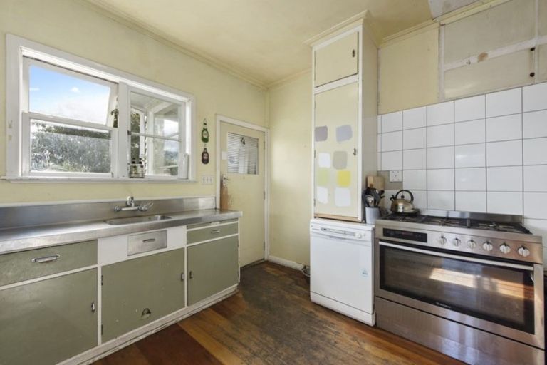 Photo of property in 5 Camp Street, Silverstream, Upper Hutt, 5019