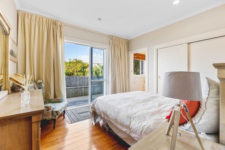 Photo of property in 42 Octavius Place, New Plymouth, 4312