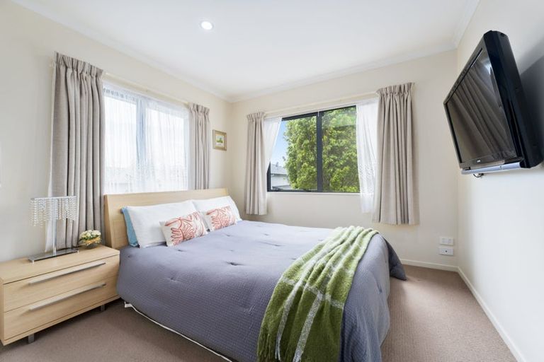 Photo of property in 6 Newfound Way, Glen Eden, Auckland, 0602