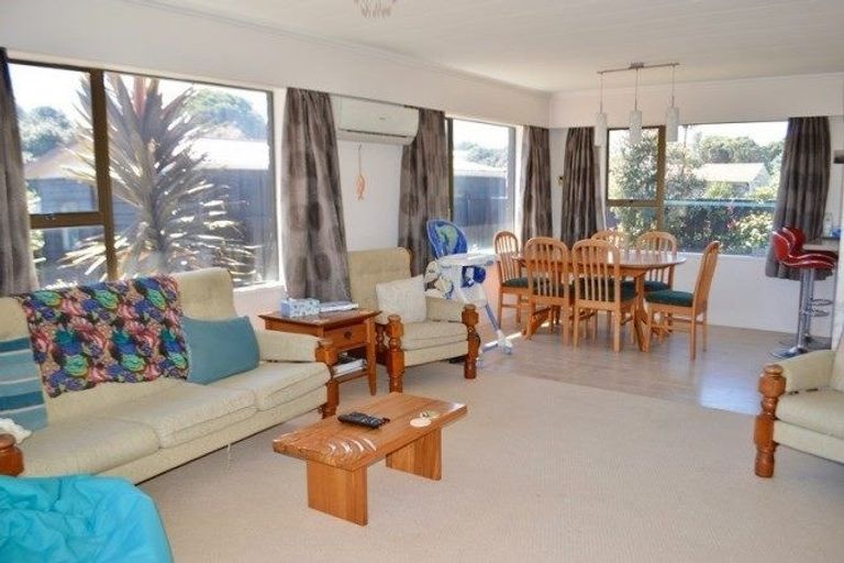 Photo of property in 11a Toi Street, Otaki Beach, Otaki, 5512